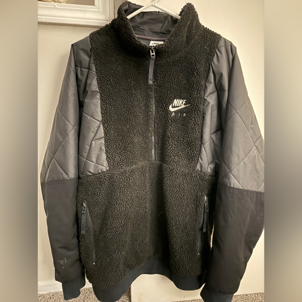 Air Jordan Fleece Pullover. Good condition.VERY warm. Sm thread pull on symbol